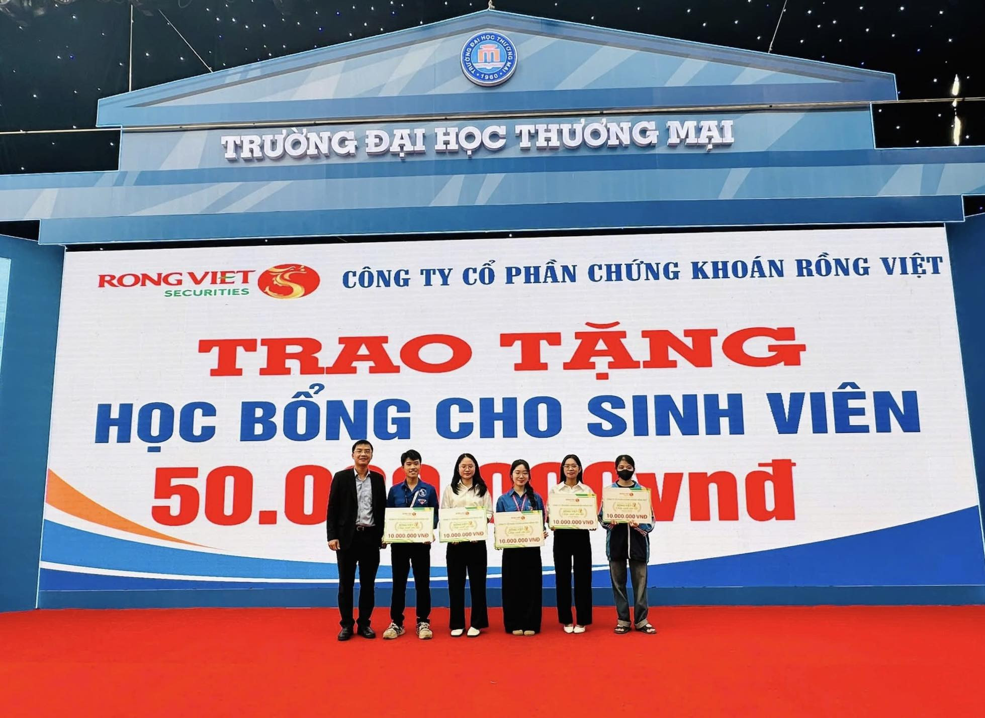 HỌC BỔNG RỒNG VIỆT 2025 – NÂNG BƯỚC ƯỚC MƠ